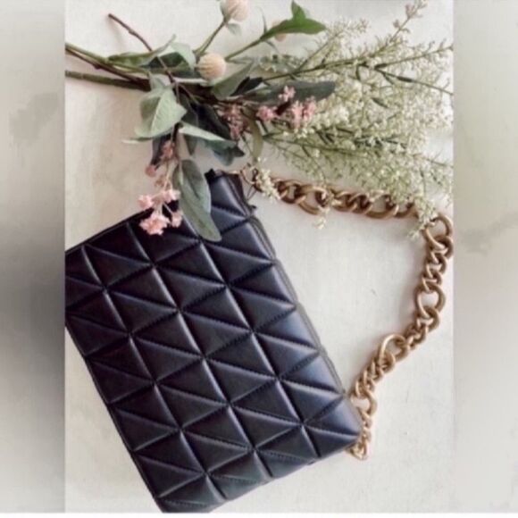 Black Quilted Chain Shoulder Bag - Picture 11 of 13